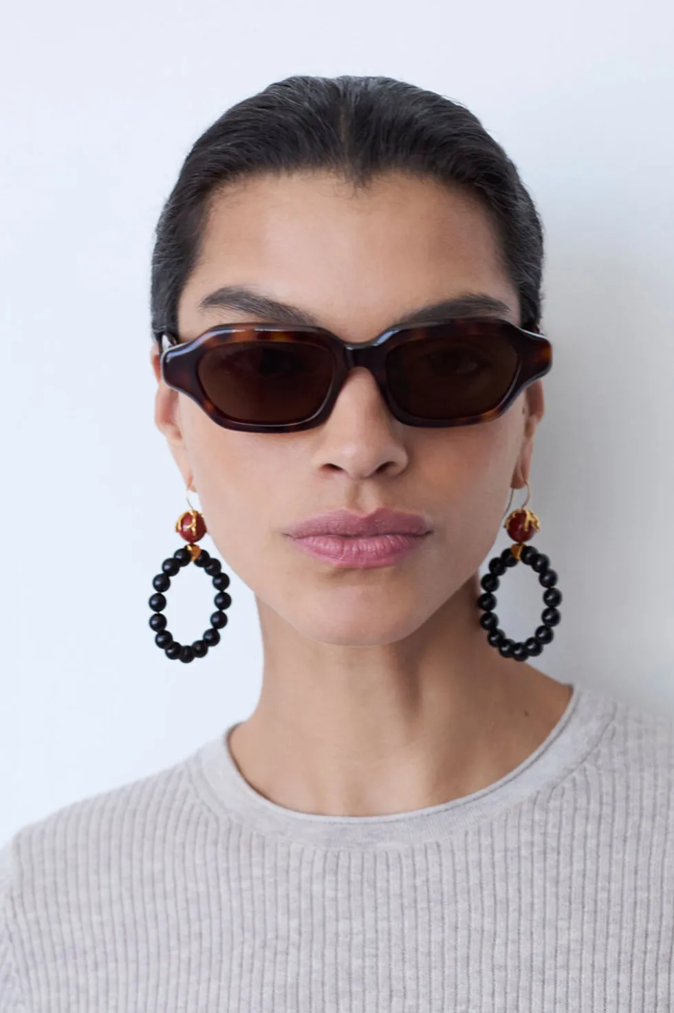Coral Crown Hoop Earrings Onyx