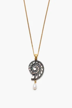 Nautilus Pendant Necklace Black MOP
