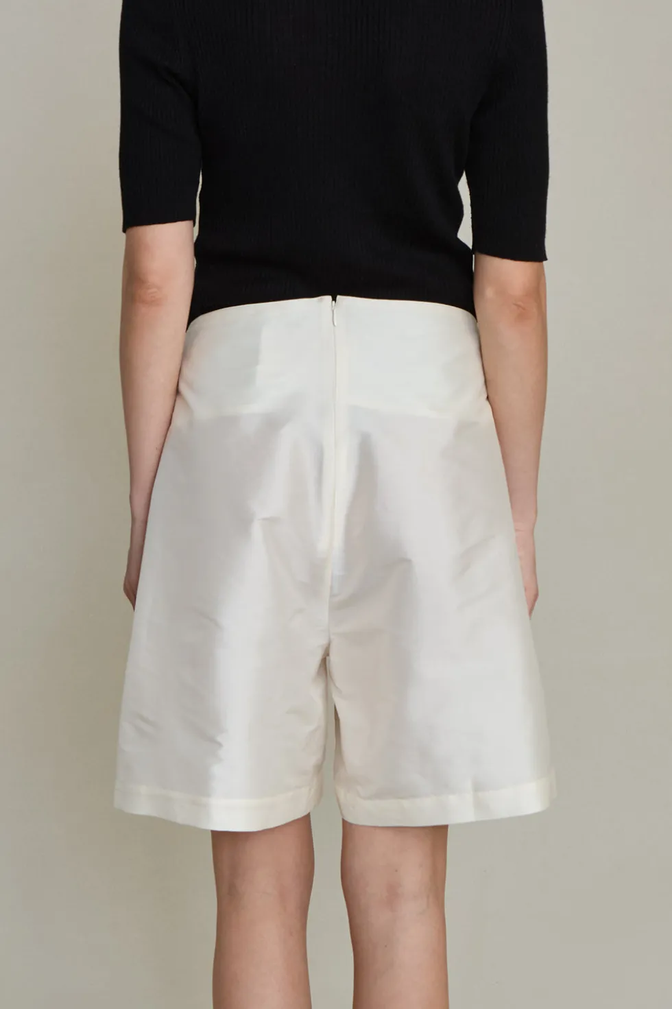 Techno Taffeta Long Shorts Pearl